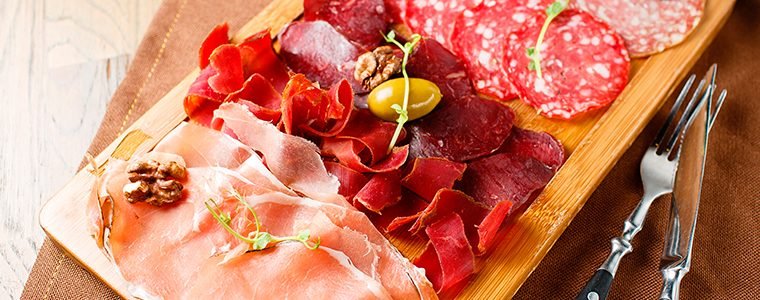 Comer carne processada pode causar câncer colorretal