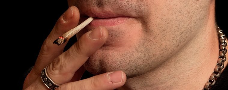 Uso de maconha pode aumentar risco de doença periodontal