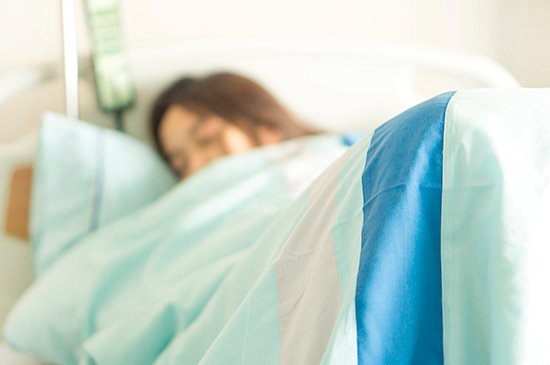 É comum que o paciente acorde durante a colonoscopia?